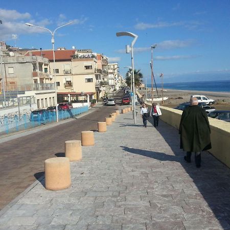 Appartamento Di Pregio In Piazza Durante Letojanni Taormina Extérieur photo