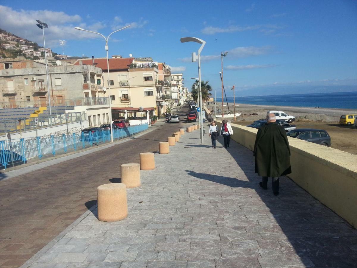 Appartamento Di Pregio In Piazza Durante Letojanni Taormina Extérieur photo