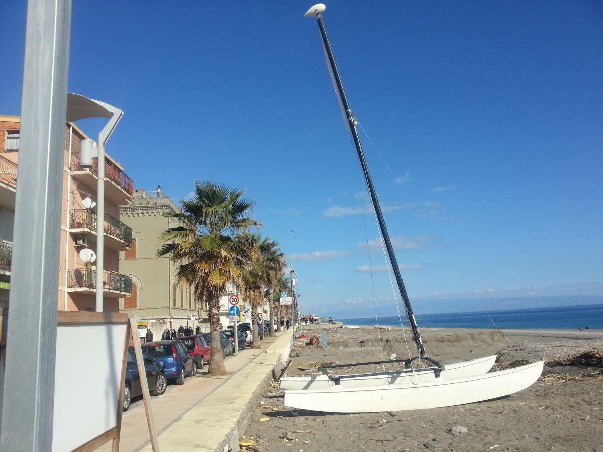 Appartamento Di Pregio In Piazza Durante Letojanni Taormina Extérieur photo